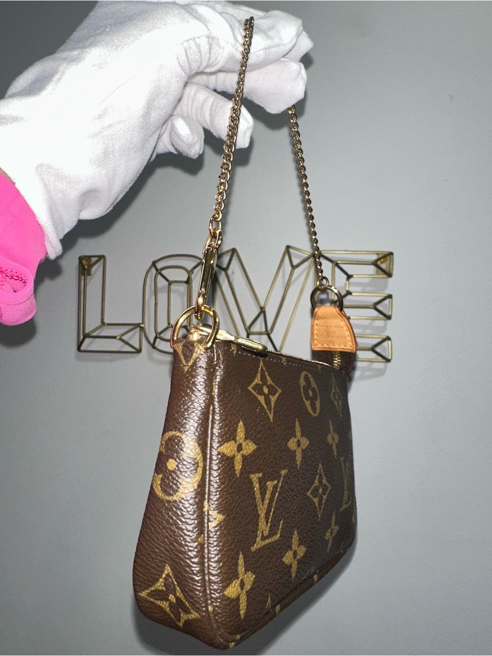 Louis Vuitton Mini Pochette Accessoires Monogram Canvas | FL0095 | Pre-Loved - Picture 14 of 16